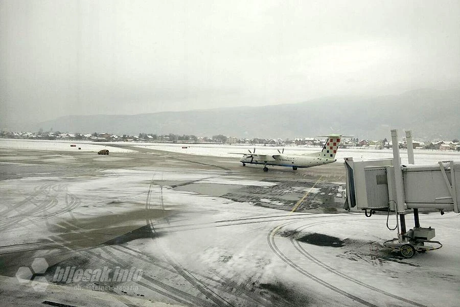 Croatijin zrakoplov koji leti i u Sarajevo, nakon neugodnog slijetanja upućen na servis