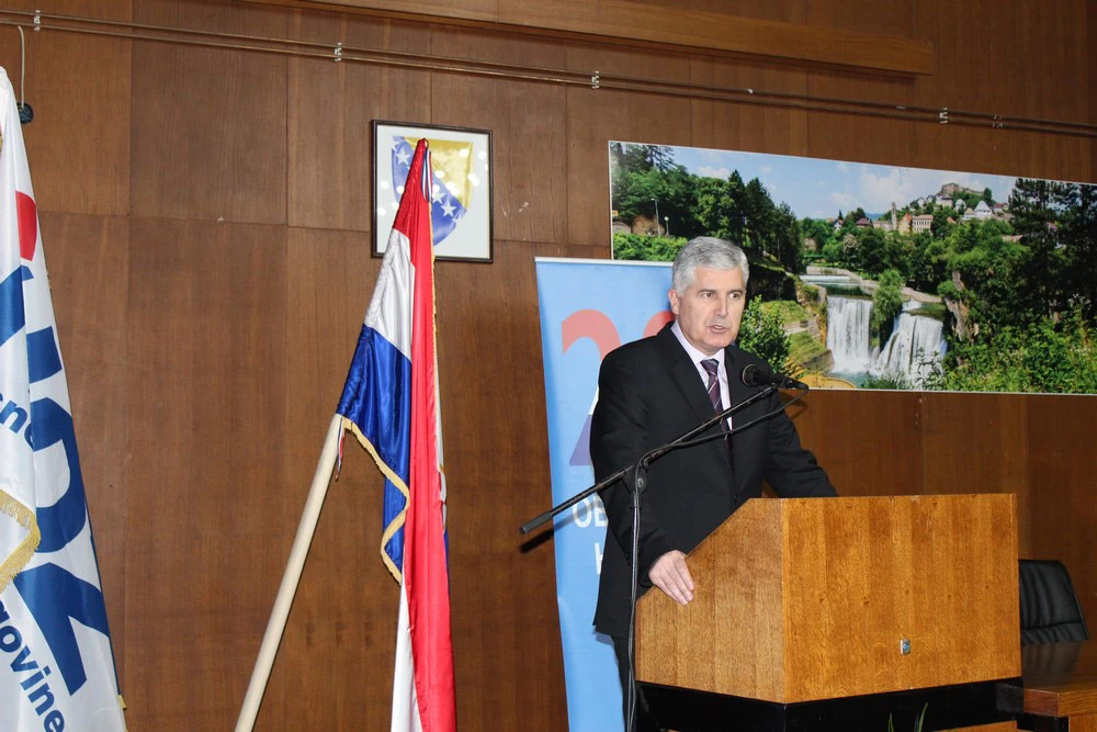 Čović u Jajcu: Potrebno izgraditi ambijent u kojem se može živjeti
