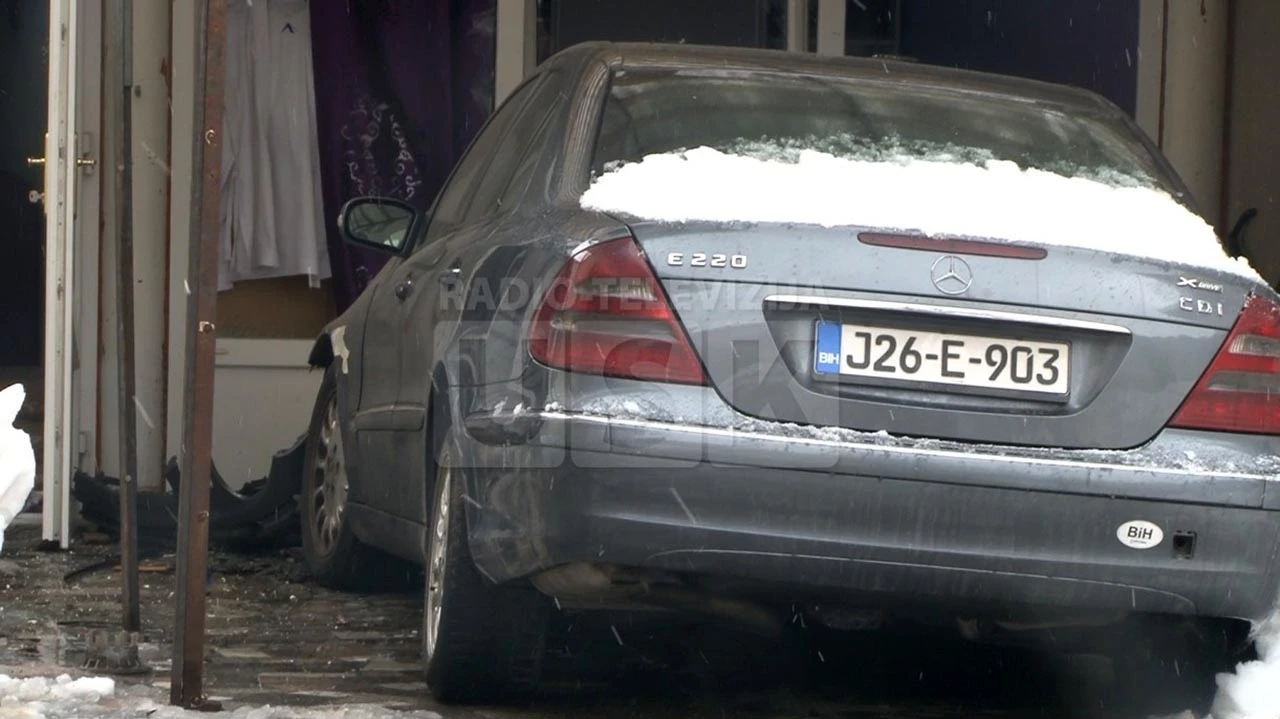 Bihać: Eksplozija uništila automobil i oštetila kuću
