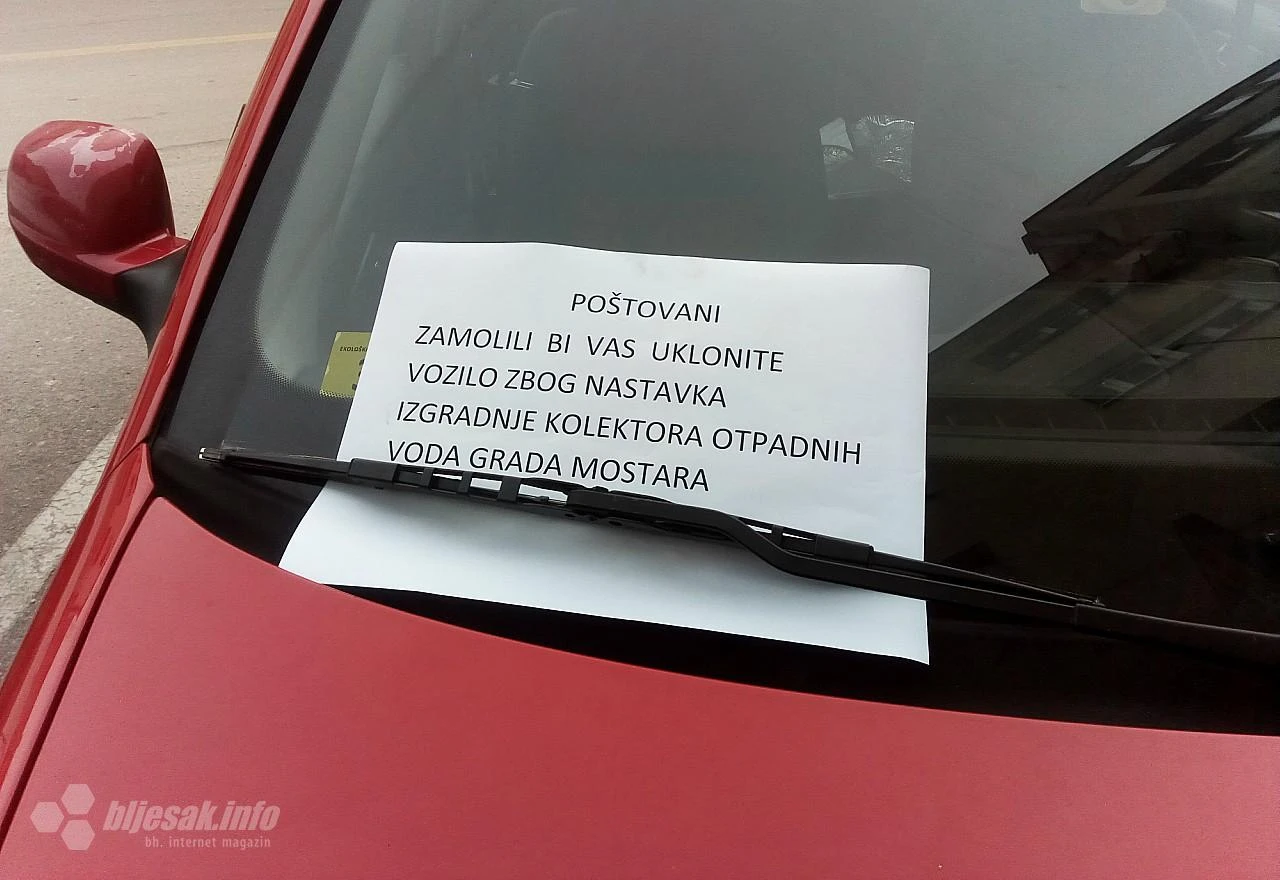 Mostar: Poruke vlasnicima o uklanjanju parkiranih vozila