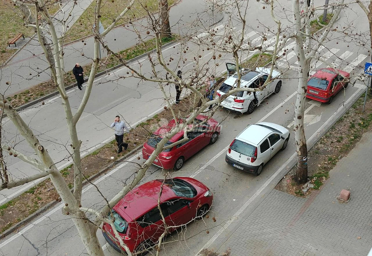 Lakša prometna nesreća zakrčila mostarsku Aveniju