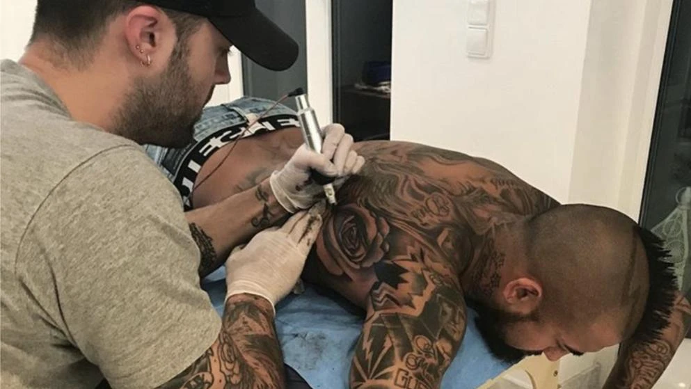 Kako bi se ''do kraja'' tetovirao, Vidal proveo 12 sati pod iglom!?