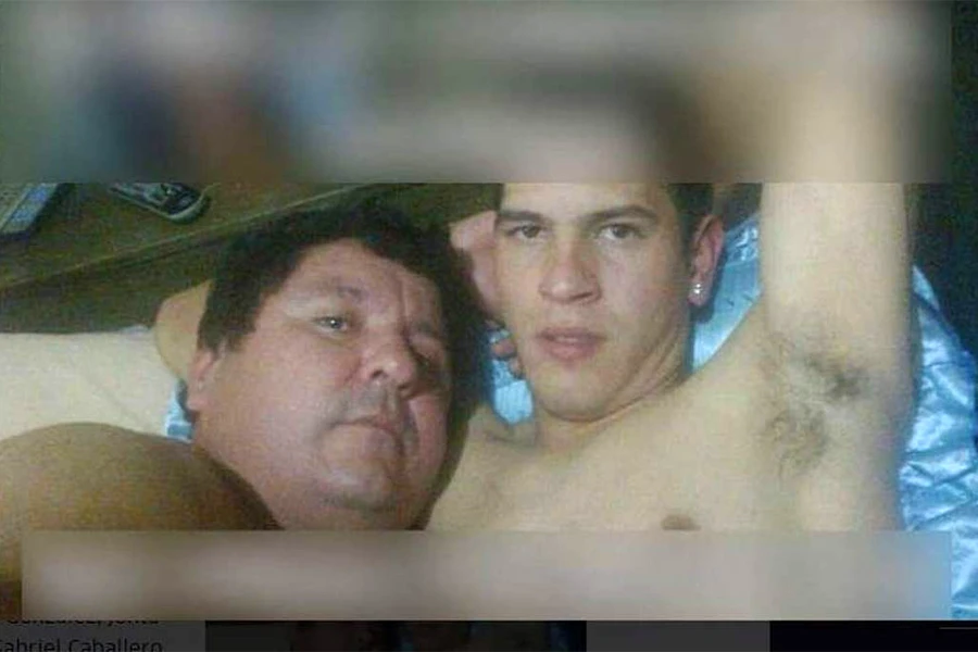 Kralj svih skandala: Predsjednik i igrač skupa u krevetu!