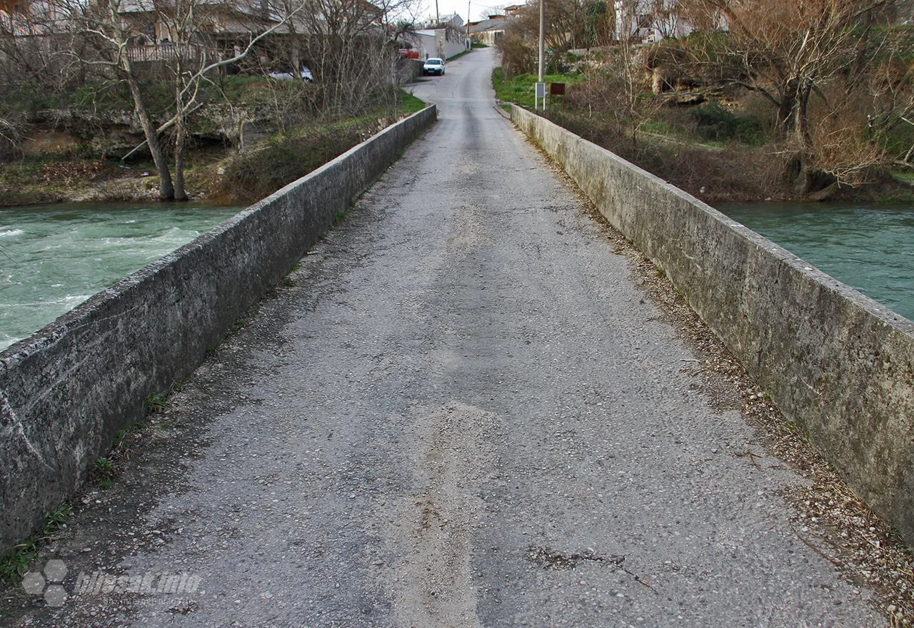 Mostar: Nacionalno blago zaraslo u šikaru