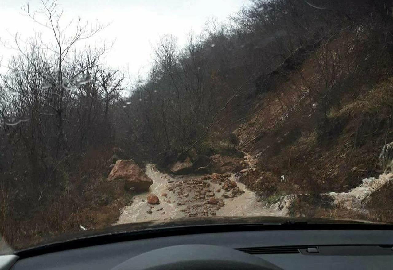Nakon snijega, kiša i klizišta, stanje u BiH većinom stabilno, dio Krajine i dalje bez struje i vode