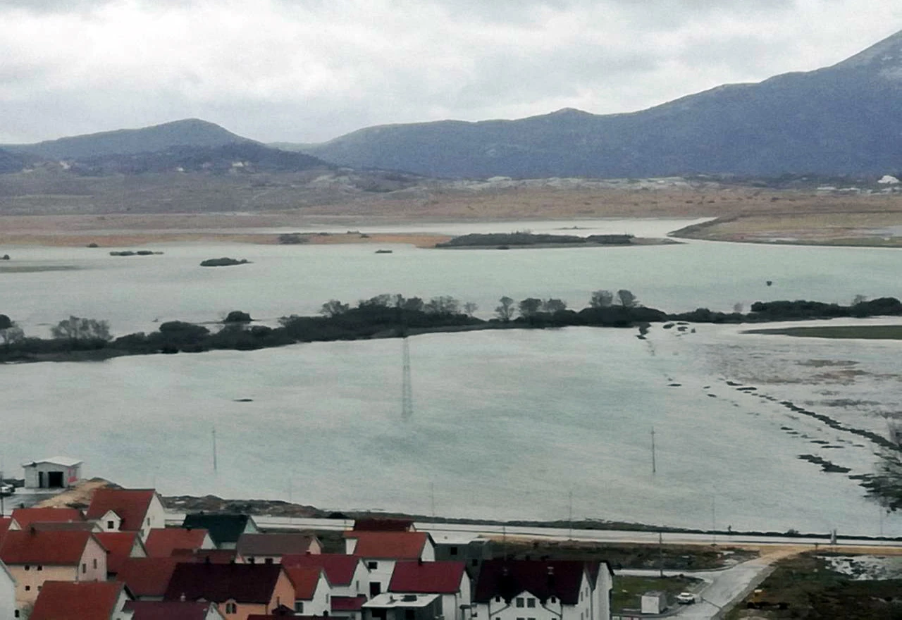 Kod Gacka izvanredna situacija radi kiše