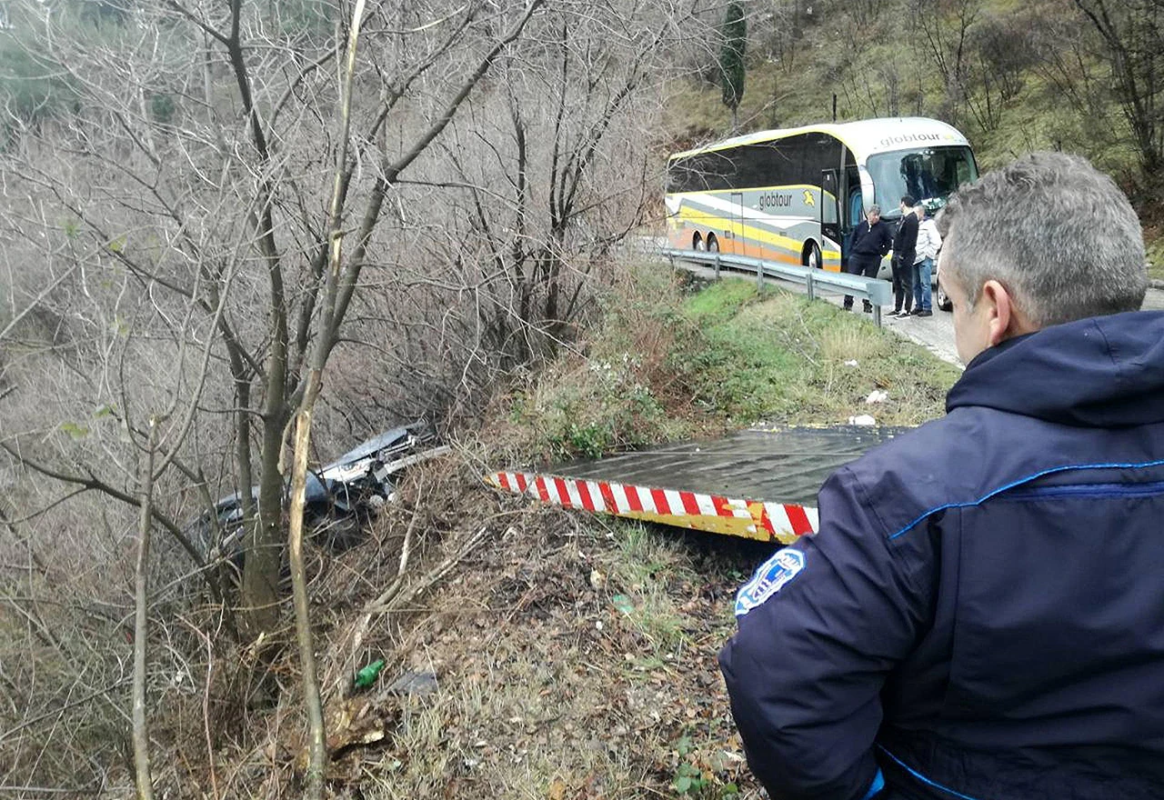 Mostar: Automobil sletilo u provaliju