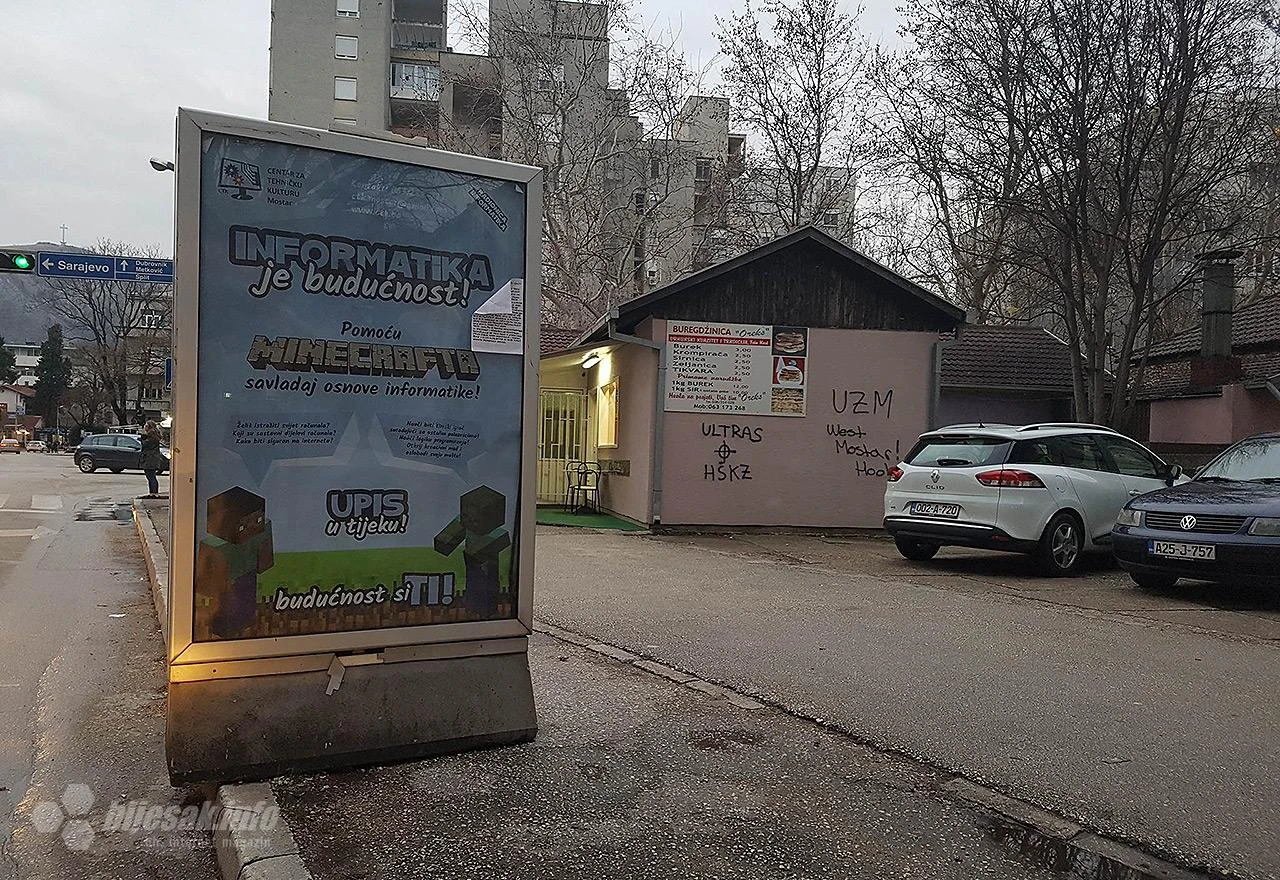 Mostar: Reklama 'pošla' na cestu   