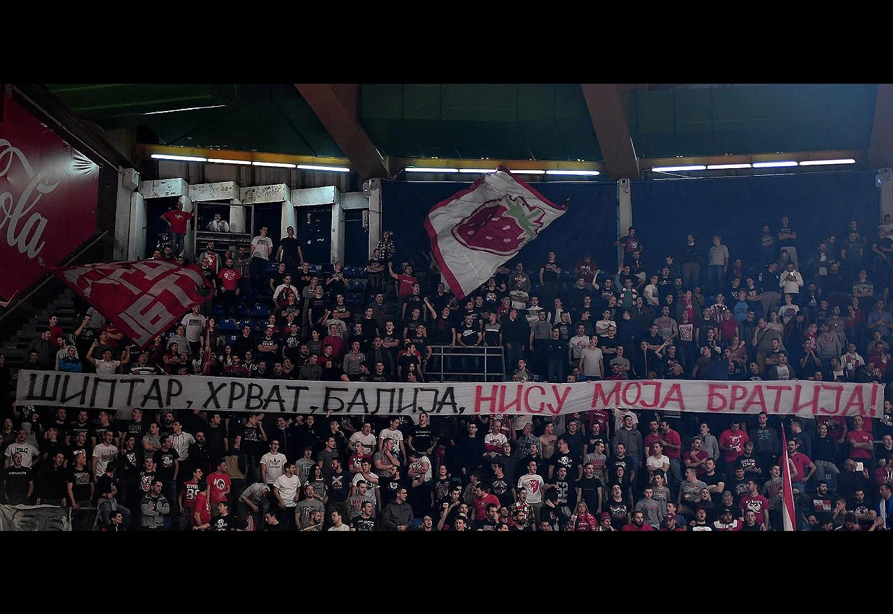 Pokrenut disciplinski postupak protiv Crvene zvezde zbog uvredljivog transparenta