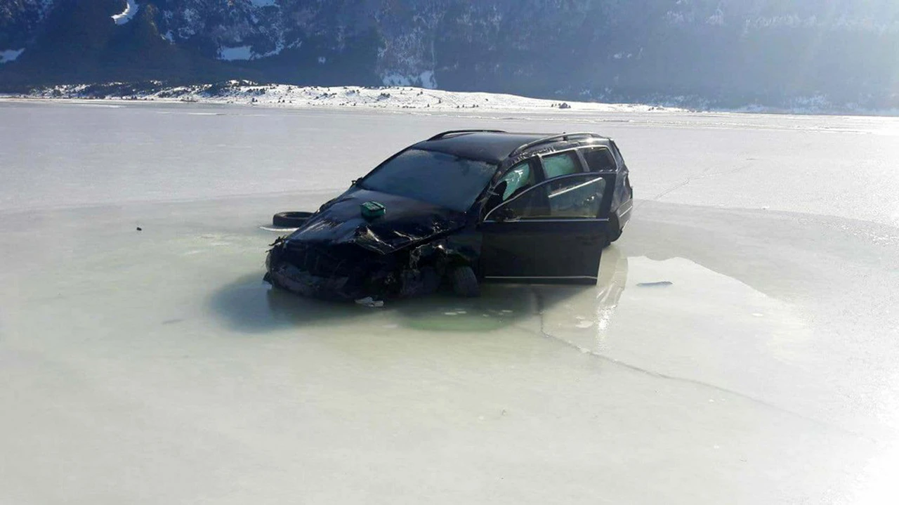 Autom uletio u jezero na Blidinju