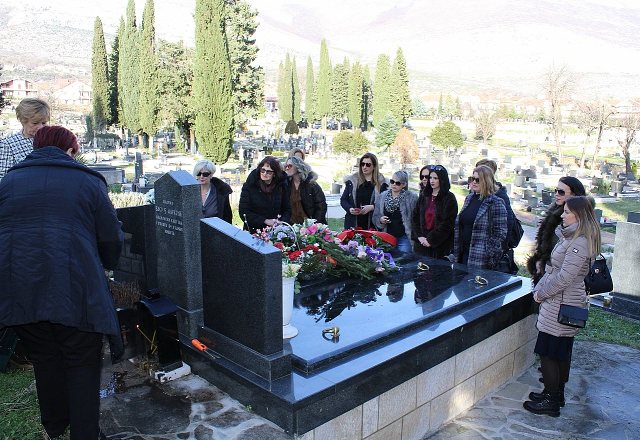 Mostarke na grobu Srđana Aleksića