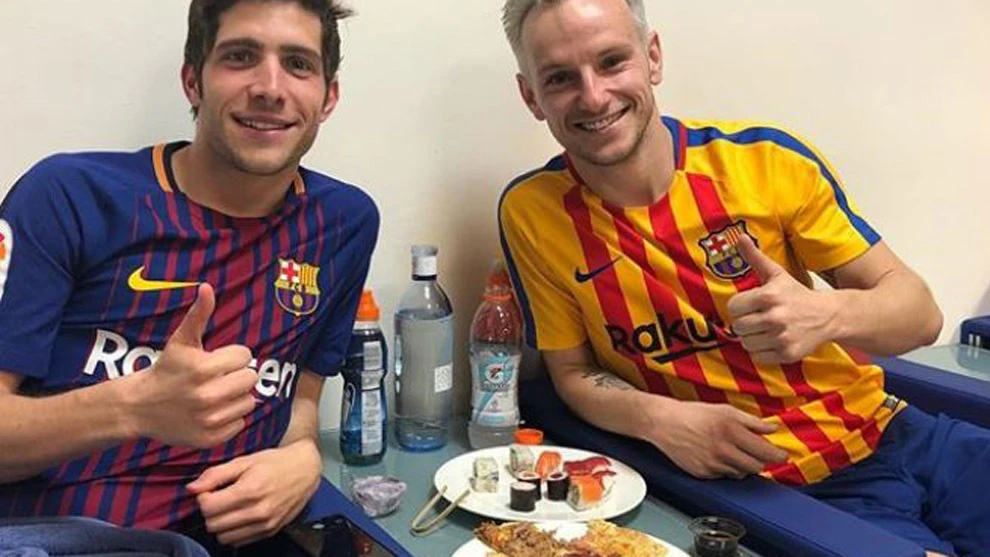 Rakitić i Sergi Roberto uz pizzu i sushi uživaju u anti-doping sobi