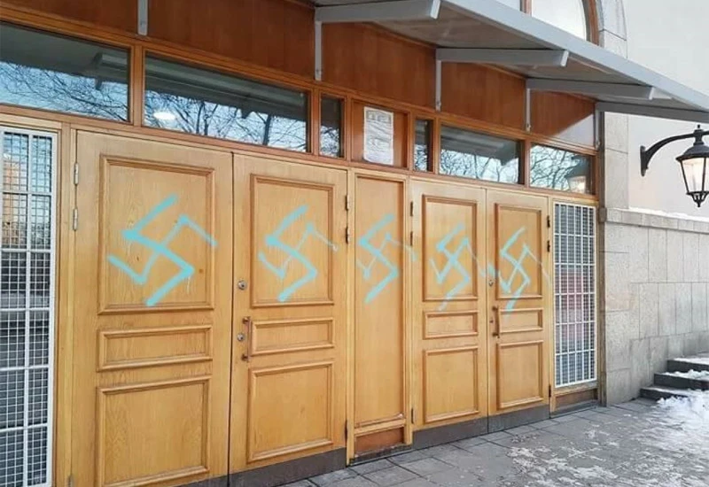 Na džamiji iscrtani kukasti križevi