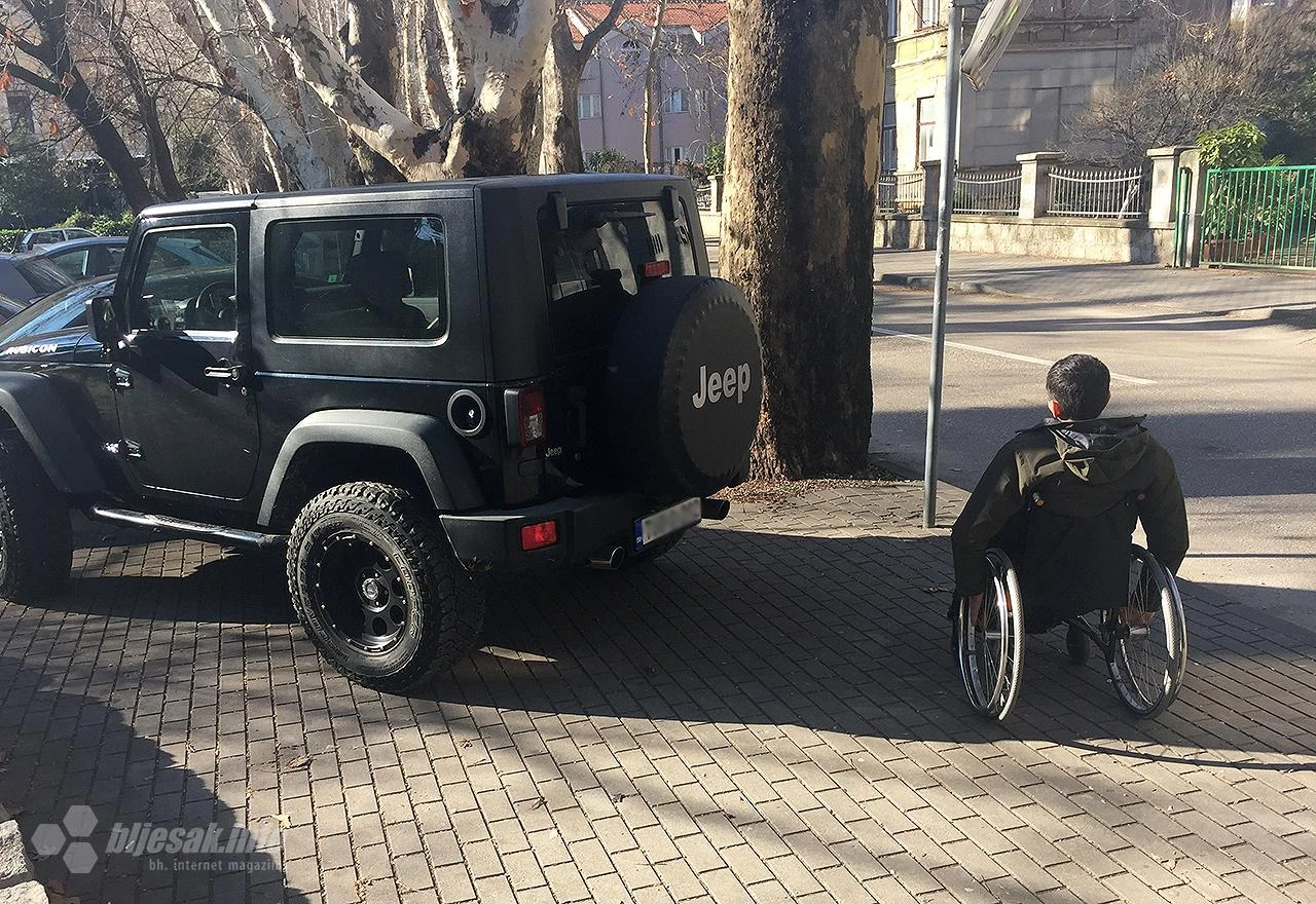 U invalidskim kolicima kroz Mostar: ''Da nema prilaza za automobile, ne bi se ni mi mogli kretati''