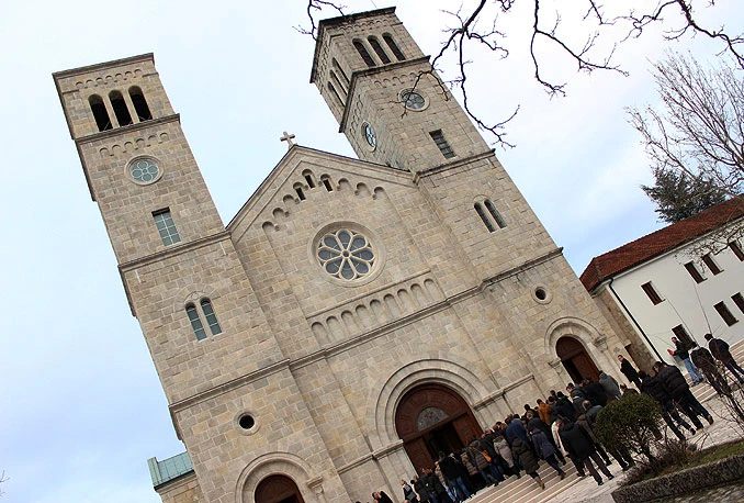 Cijela Jugoslavija djelovala je na načelu ''mimetizam kamenovanja''