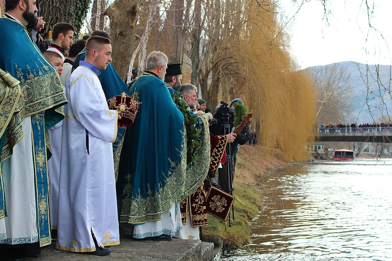 Plivanje za časni krst na rijeci Neretvi