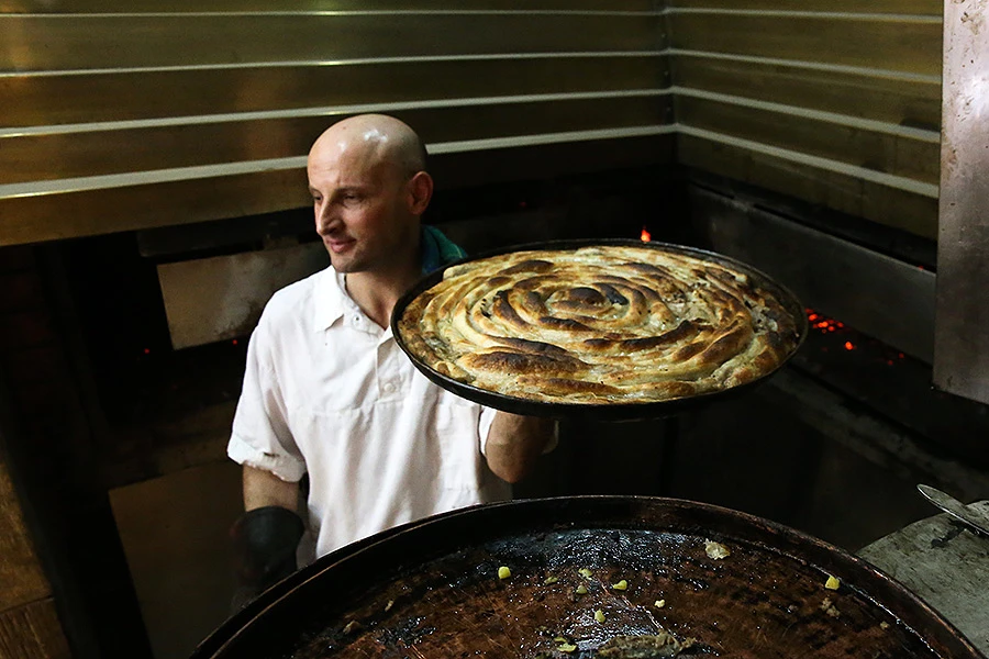 Burek: Tradicionalna delicija koju obožavaju i turisti 