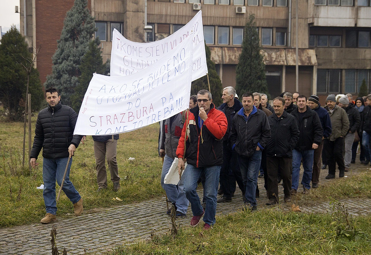 Radnici Željezare blokirali promet na M-17