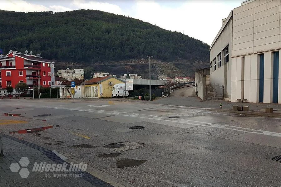Avenija, ostarjela i ničija