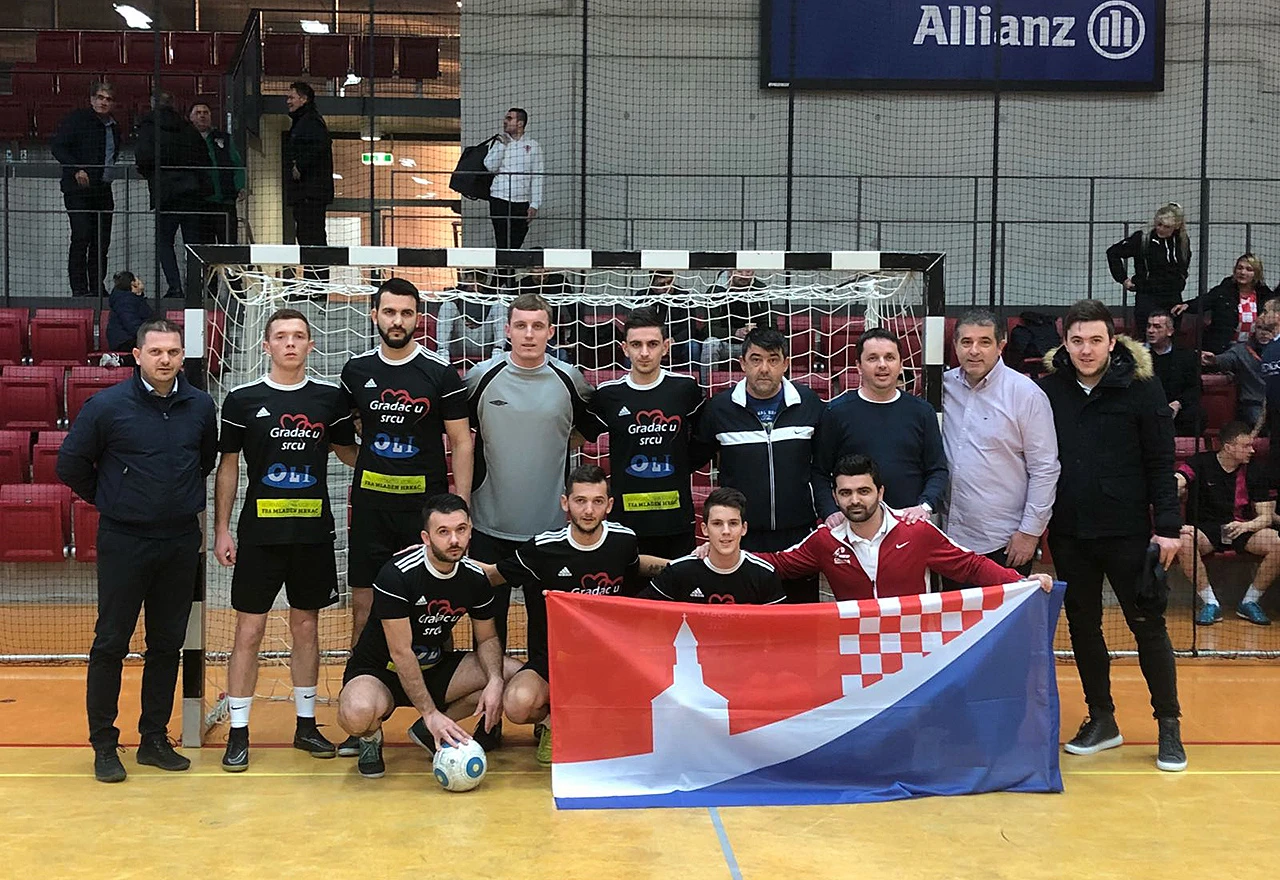 Humanitarna udruga fra Mladen Hrkać na malonogometnom turniru u Stuttgartu