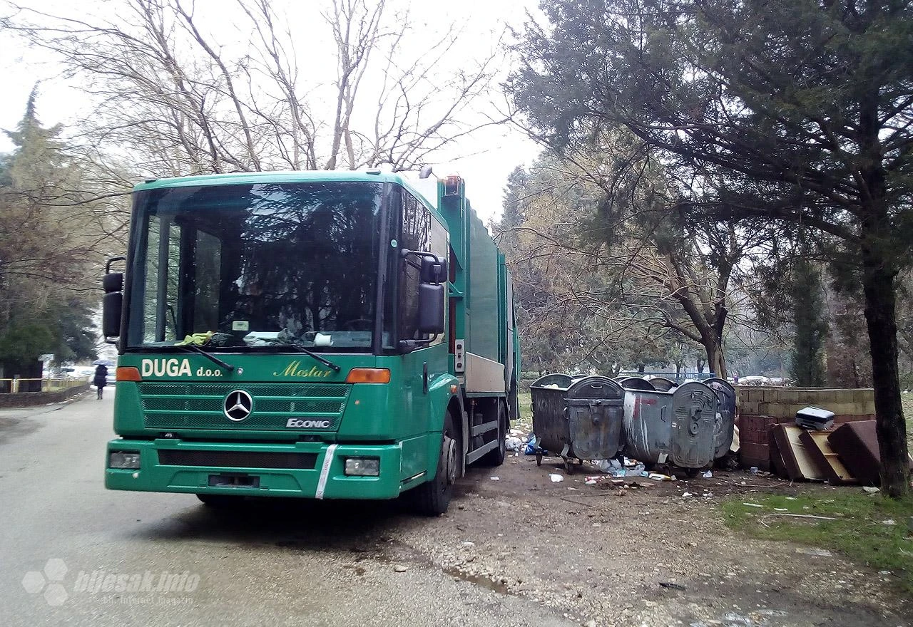Mostar: Kamion u kvaru ''leži'' već tri dana na cesti