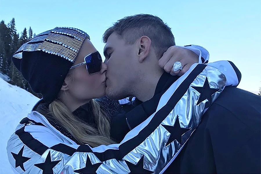 Zaručili se Paris Hilton i glumac Chris Zylka