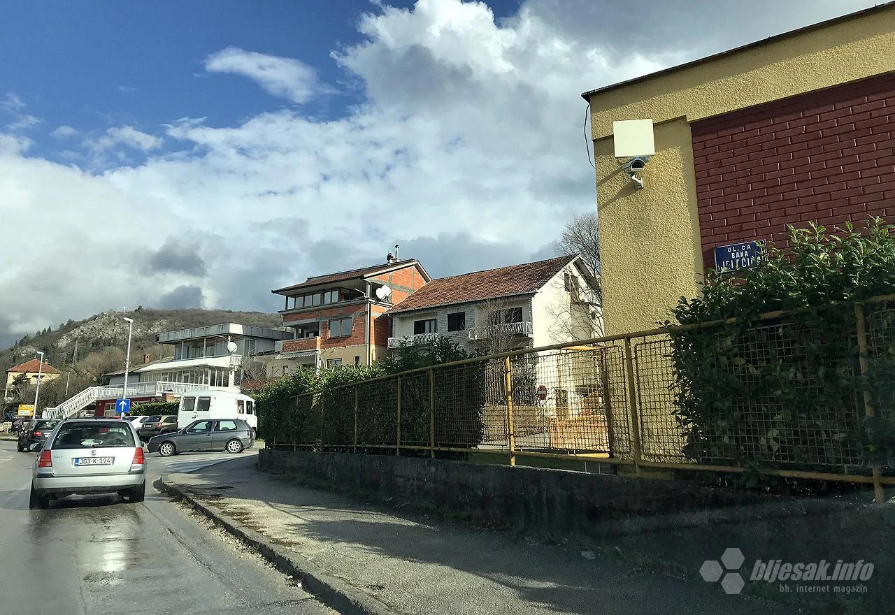Široki Brijeg: Policija uklonila transparent s likom Ante Pavelića
