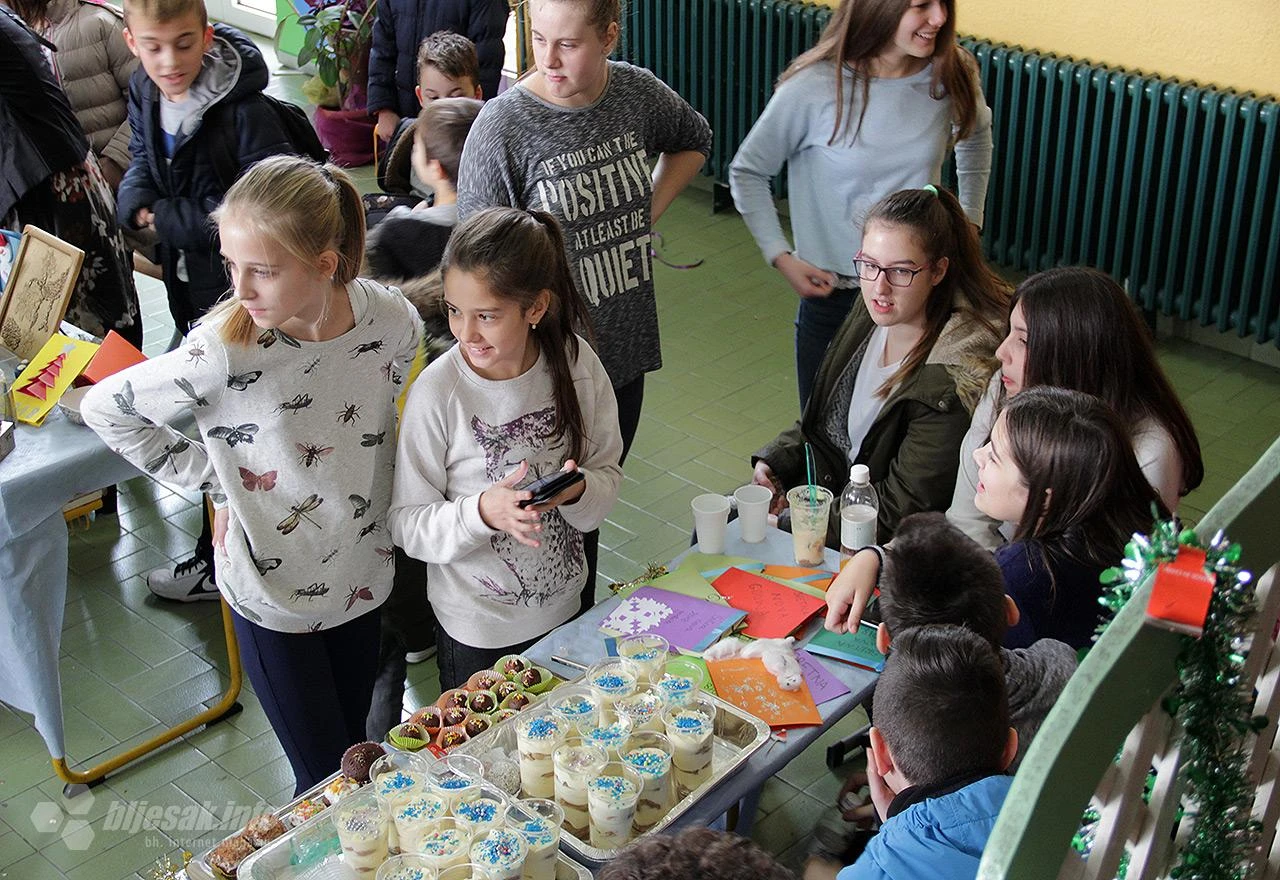 Zimski bazar okupio veliki broj djece i roditelja
