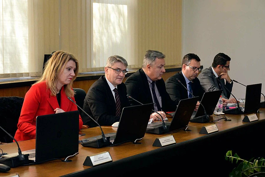 Vlada produžila moratorij na zapošljavanje