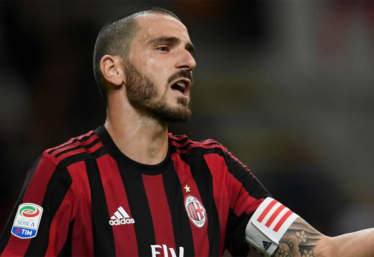  Bonucci razočaran, gleda kako će iz Milana