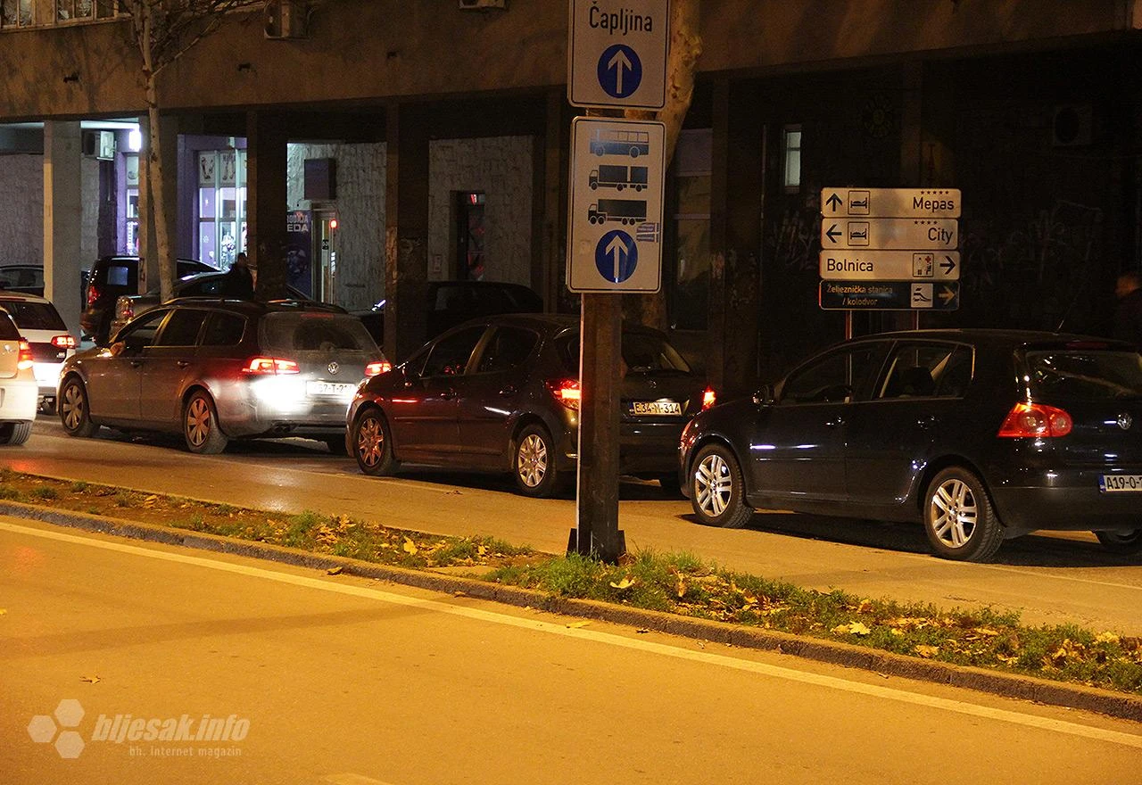 Mostar: U dva sudara oštećeno pet automobila