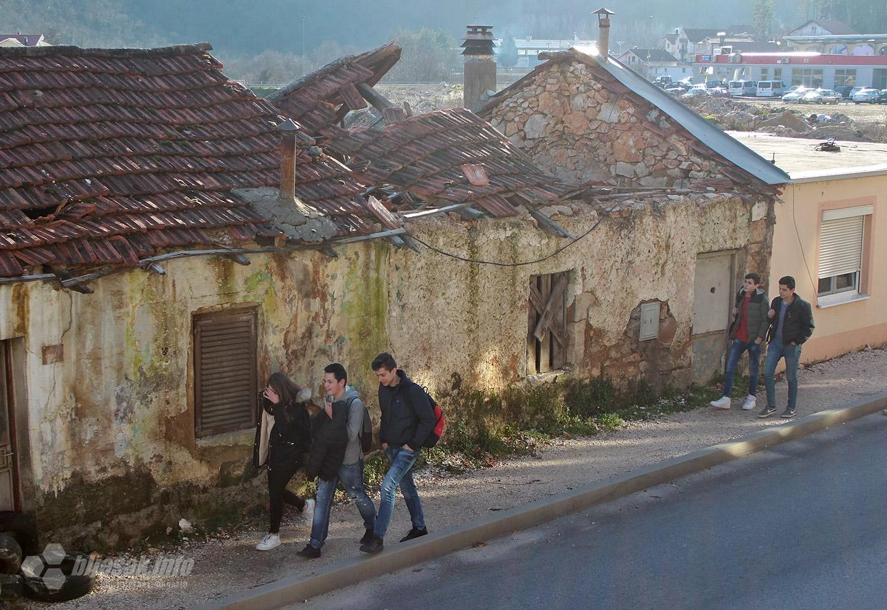 Napokon počelo rušenje širokobriješkog rugla