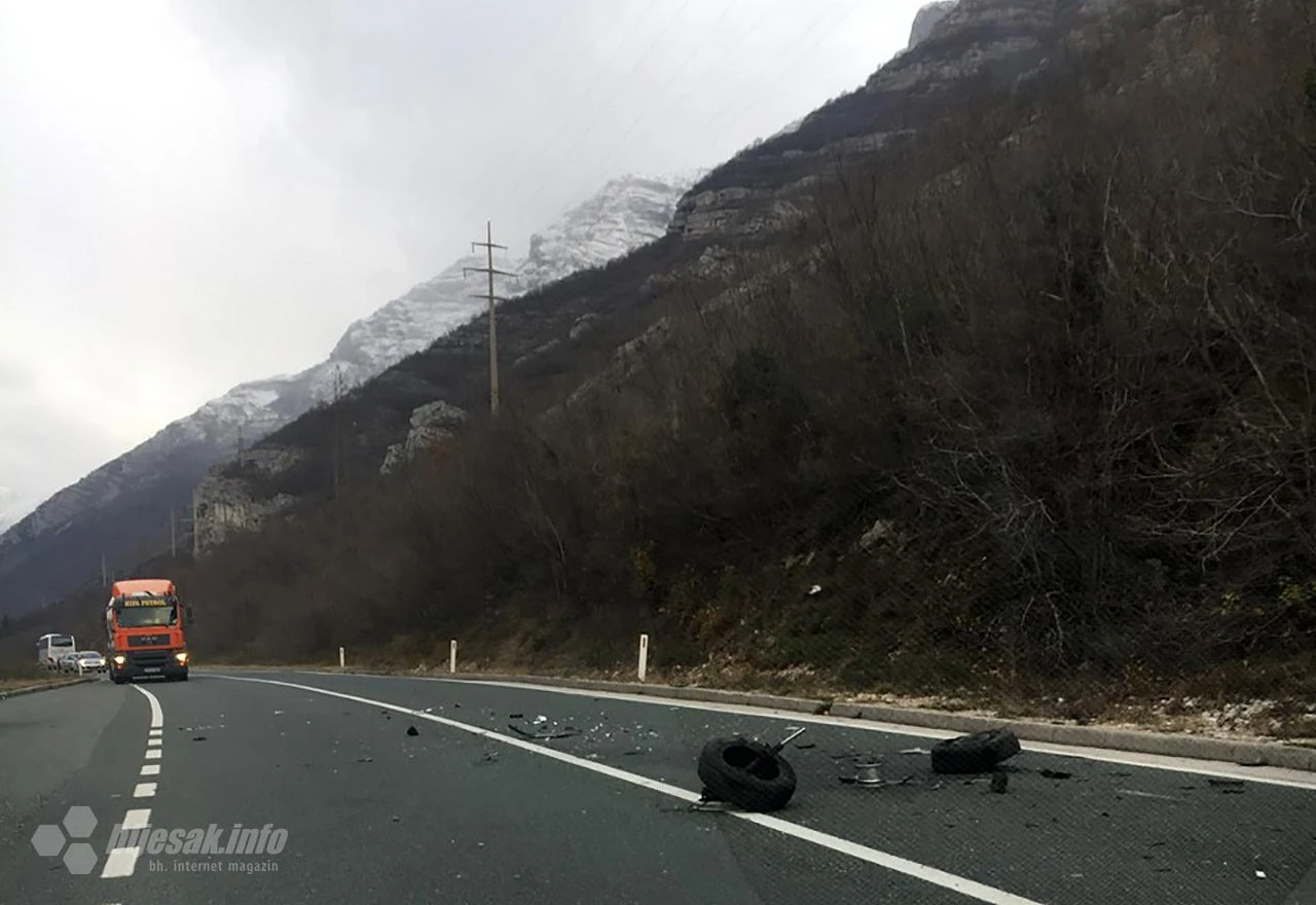Prometna nesreća u Drežnici: Škoda završila na boku