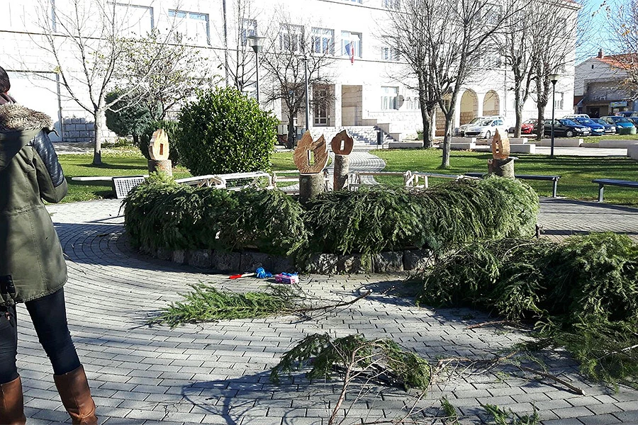 Posušje: Ukrašavanje grada za nadolazeće blagdane
