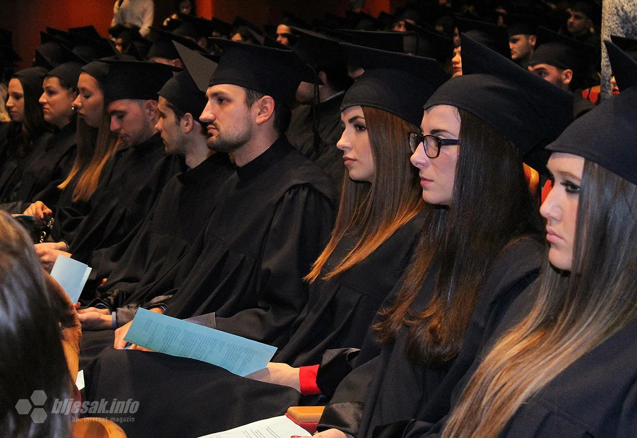 388 sretnih diplomanata Filozofskog fakulteta dobilo diplome