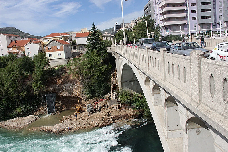 Obustavljen promet preko Carinskog mosta u Mostaru