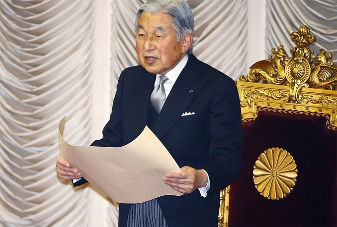 Japanski car Akihito abdicira u travnju sljedeće godine