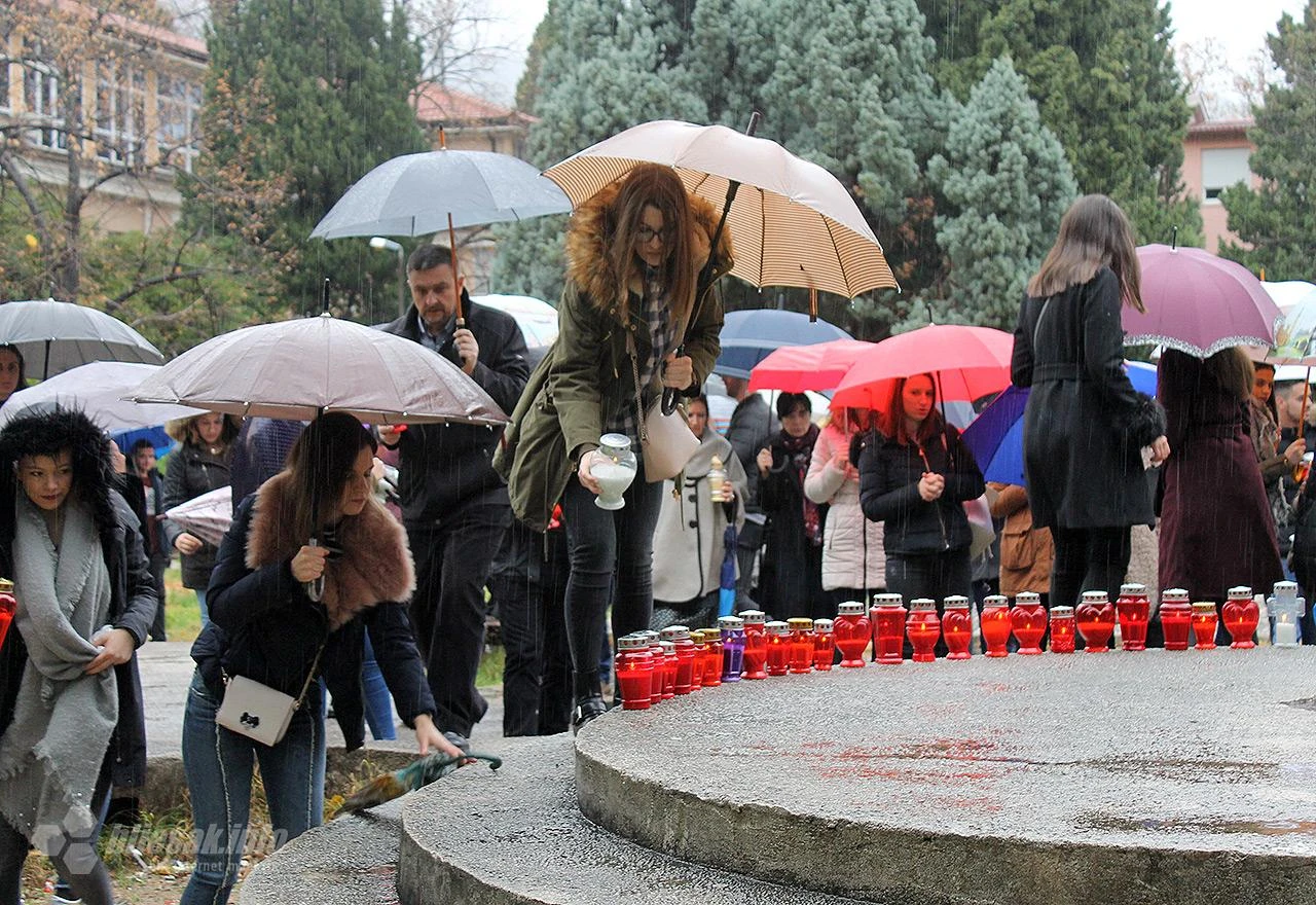 Studenti zapalili svijeće za Praljka