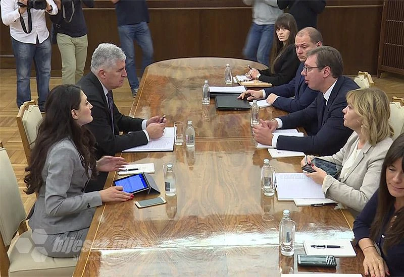 Vučić na vezi s Izetbegovićem: Regija po spas ide u Beograd