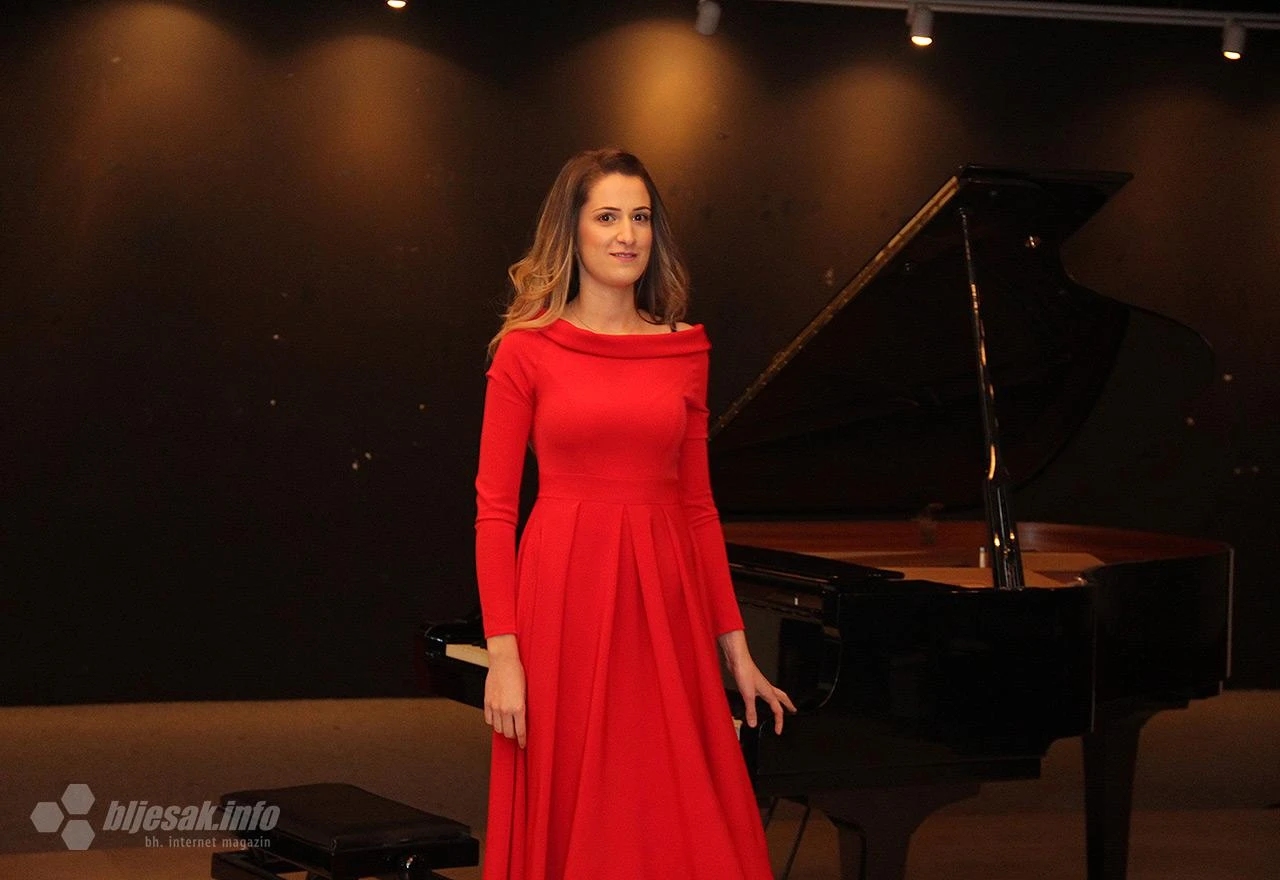 Pijanistica iz Posušja održala diplomski koncert u Mostaru