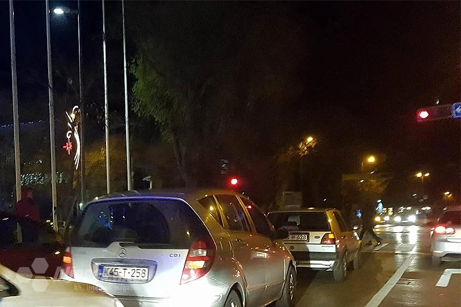 Mostar: Muškarac ozlijeđen u sudaru Golfa i Mercedesa