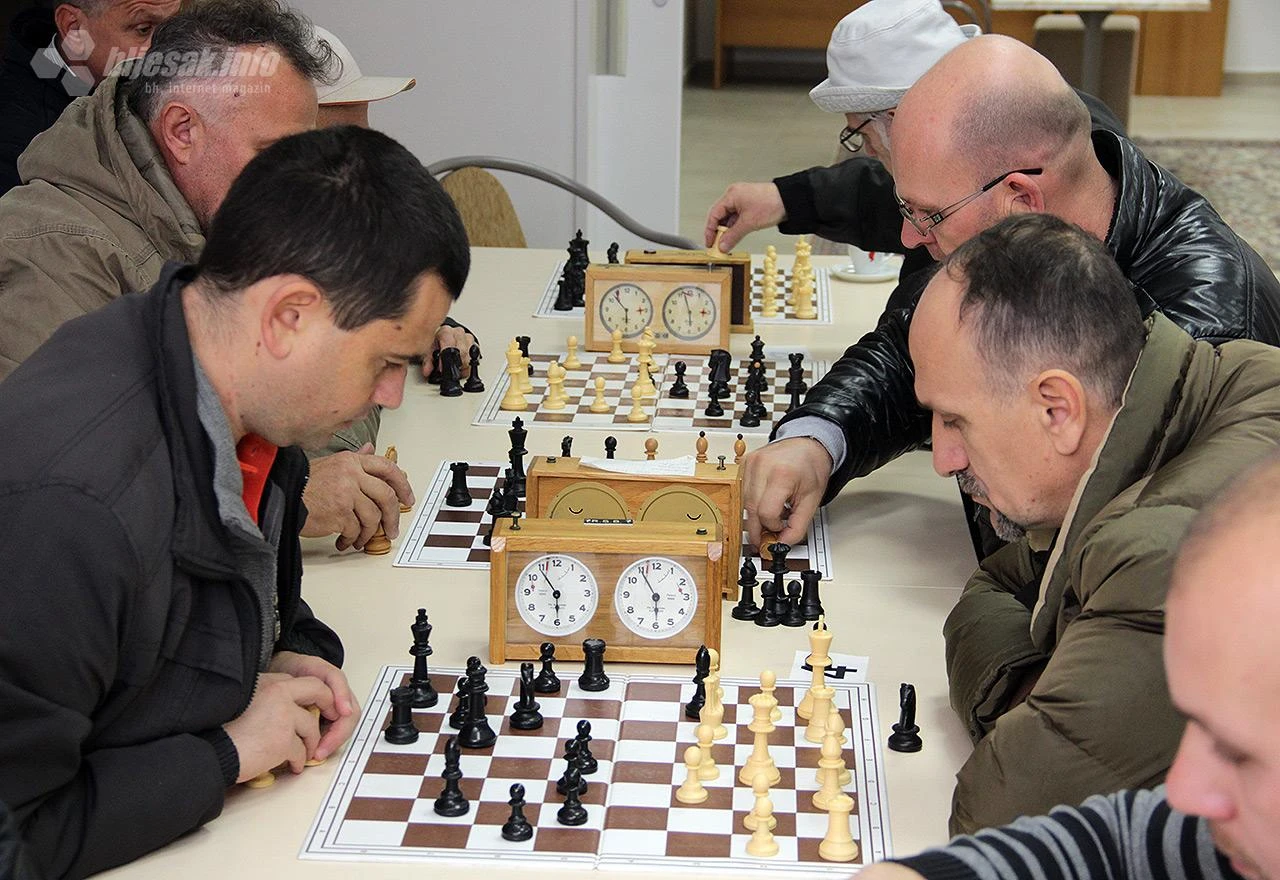 Dan državnosti okupio šahiste na turniru, nagrađeni najbolji