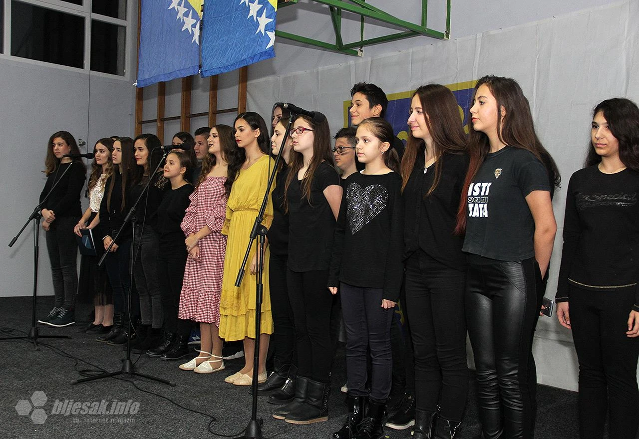 Mostar: Djeca na svoj način čestitala rođendan državi BiH