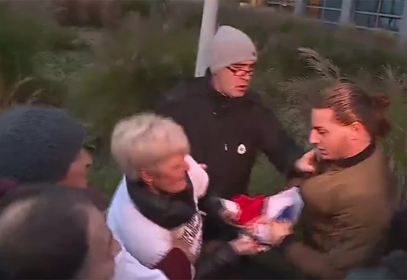 Incident pred sudnicom u Haagu