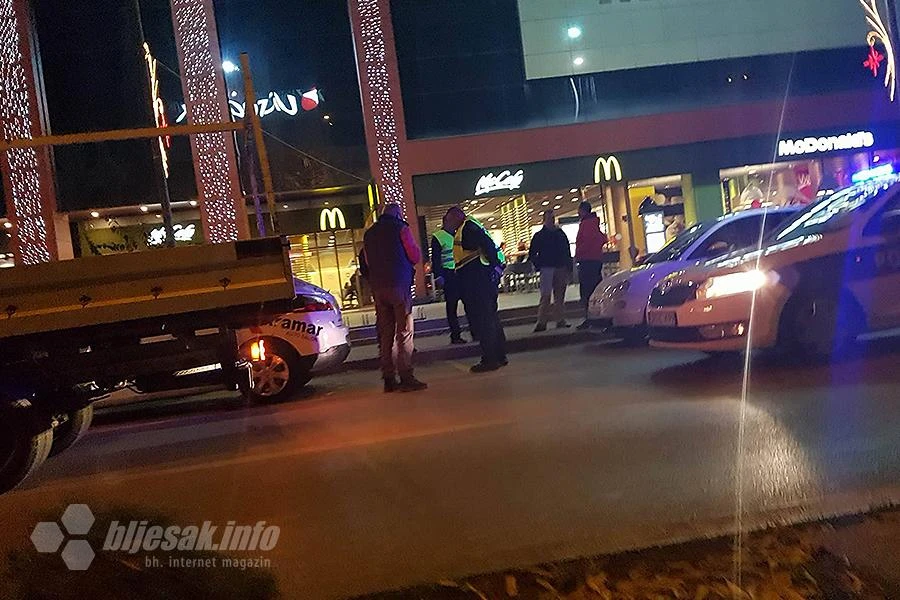 Mostar: Sudar kamiona i taxija