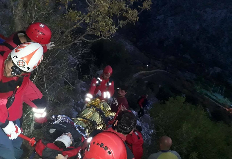 Penjačici iz Mostara kamen pao na glavu - spašena brzom intervencijom GSSuBiH