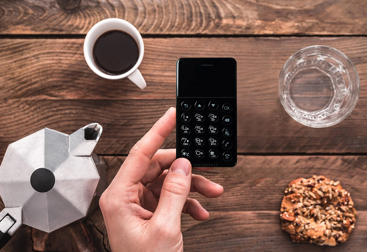 Ovo je najmanji Android telefon koji ste ikada vidjeli