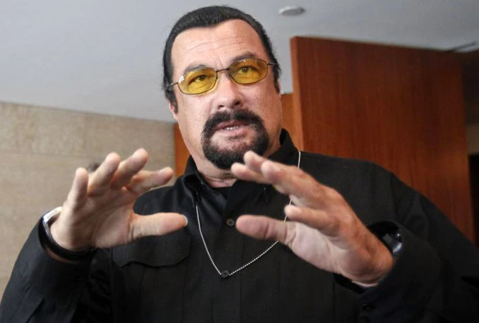 I Steven Seagal optužen za spolno uznemiravanje