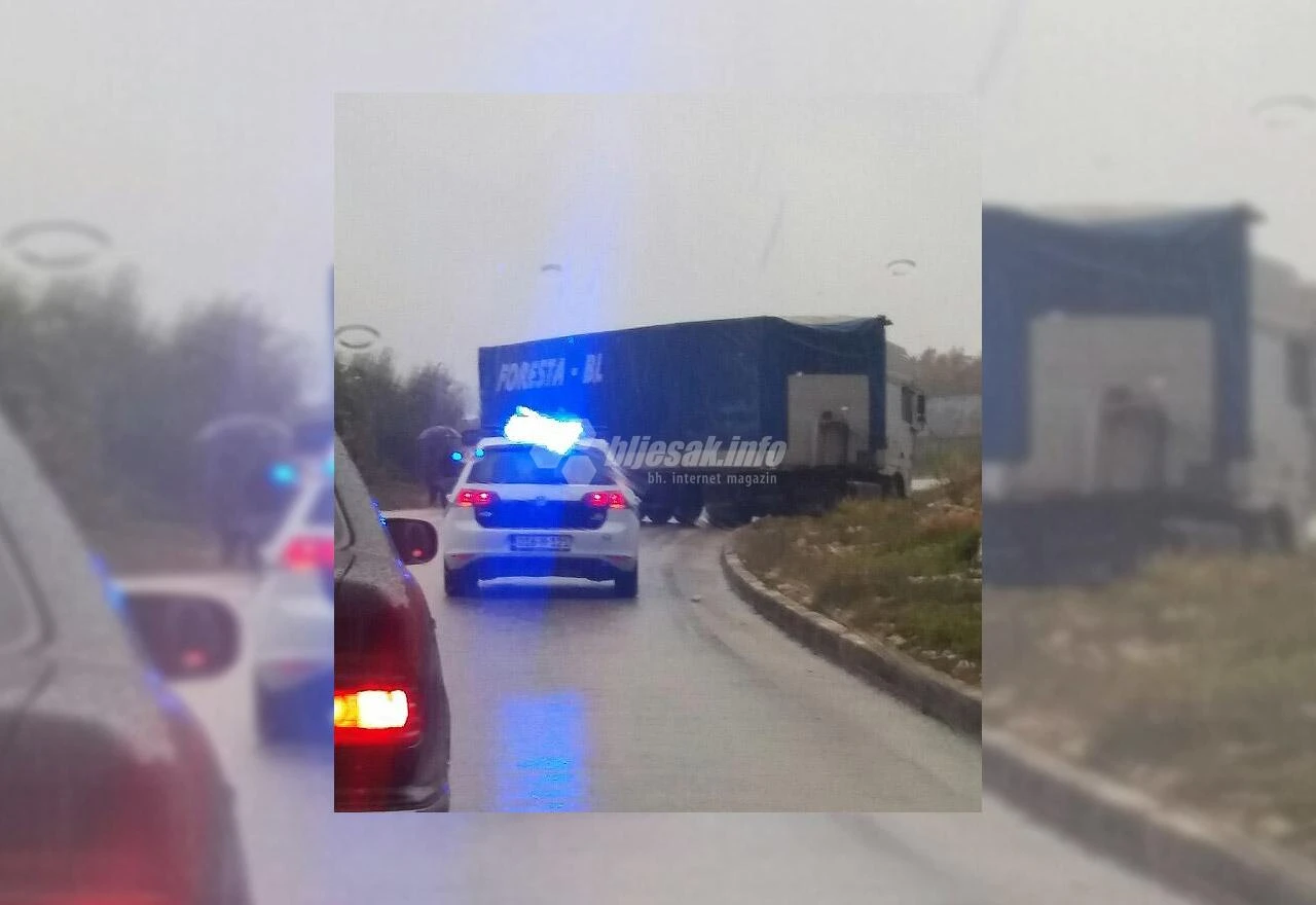 Široki Brijeg: Šleper izletio s kolnika i prepriječio cestu
