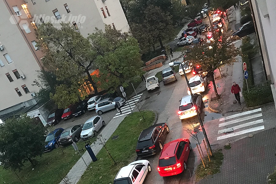 Čep u Zagrebačkoj, vozači pjene k'o šampanjac